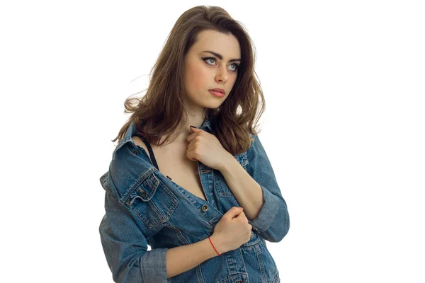 Ein Nahaufnahme-Porträt schicker junger Mädchen mit Jeansjacke ist — Stockfoto