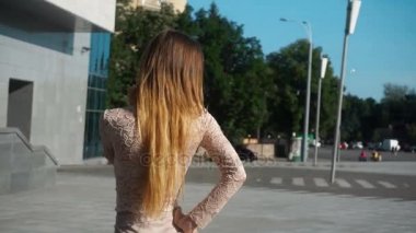 sokakta hoş genç sarışın