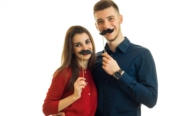 Gay casal ter diversão com papel bigode — Fotografia de Stock