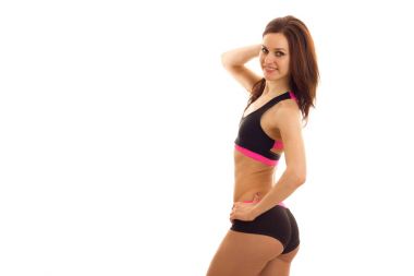 En iyi ve kısa kısalar stüdyoda poz güzel sportif genç esmer