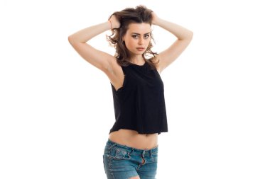 inanılmaz seksi esmer eller saç tutar ve bir kameraya benziyor