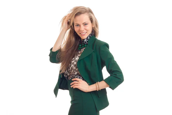 Hermosa mujer rubia de negocios sonriendo en la cámara en uniforme verde —  Fotos de Stock