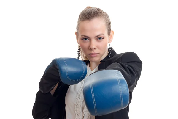 ボクシング グローブの強いカメラ女性 — ストック写真