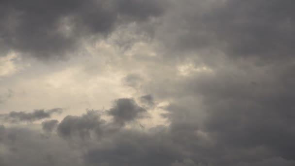 Splávek krásné mraky na obloze — Stock video
