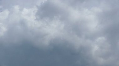 gökyüzü bulutlar float