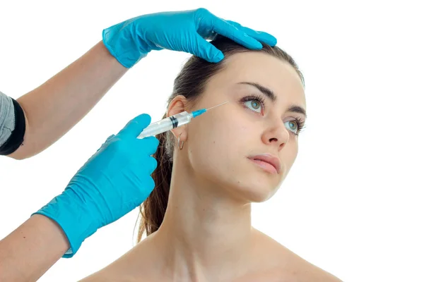 Mujer Rejuvenece la cara de un cirujano plástico y hace pinchazo —  Fotos de Stock