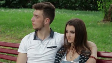 kaç aşk hugs içinde büyüleyici ve açık havada konuşuyor