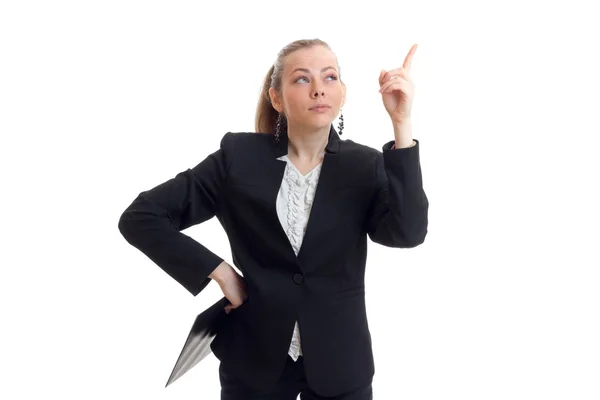 Молода енергетична бізнес-блондинка в чорному костюмі показує ваш палець вгору — стокове фото