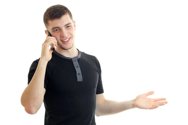 Bello ragazzo gioioso parlando al telefono isolato su sfondo bianco — Foto Stock