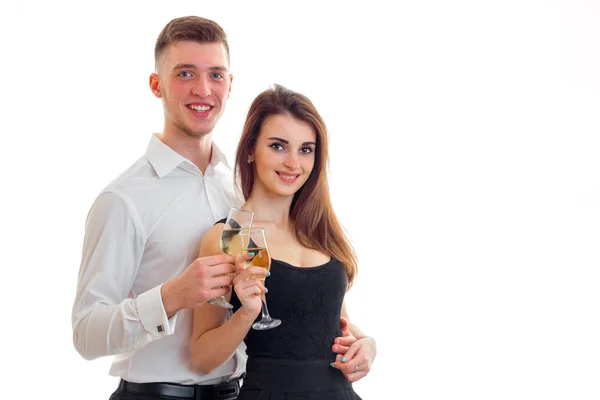 Smiling couple posing in the Studio and holding wine glasses — Stock Photo, Image