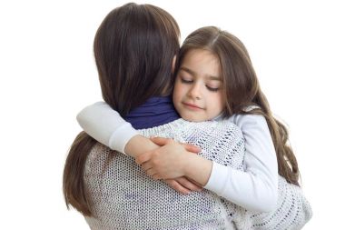 Anne küçük kızı hugs
