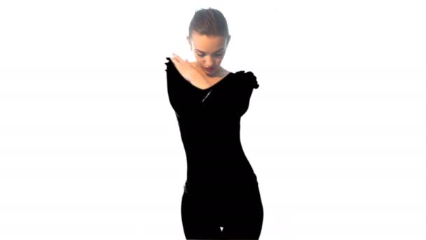 magnifique dame avec profonde ombre noire sur son corps 