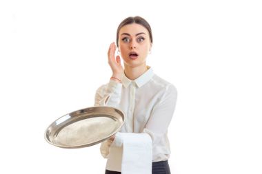 trey elinde ile sürpriz genç garson