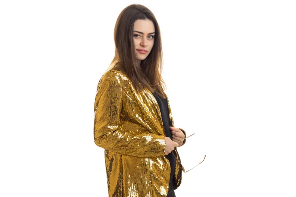 Hermosa joven elegante chica posando en una chaqueta de oro —  Fotos de Stock