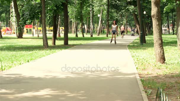 A young athletic Lady rollerblading — Stock Video