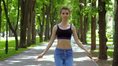 İp atlama atletik ince kız