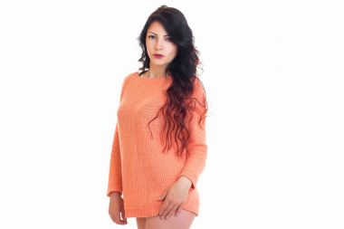 Kazak ve kameraya poz külot büyüleyici kadın