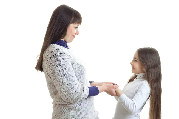 Madre sostiene pequeñas manos de hija — Foto de Stock