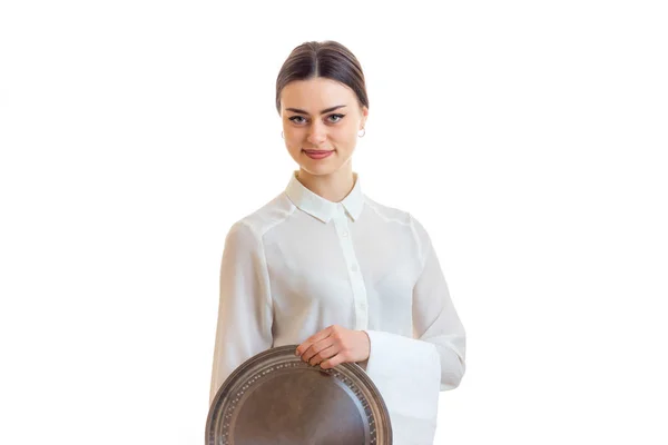 Mooie vrouw serveerster in uniform met trey in handen — Stockfoto