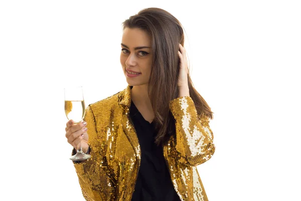 Encantadora mujer elegante en chaqueta de oro con champán — Foto de Stock