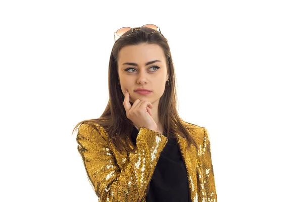Retrato de mujer joven con estilo en chaqueta de oro — Foto de Stock