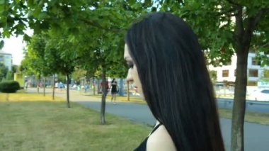 şirin esmer yavaş yavaş parktan bir güneşli gün devam ediyor.