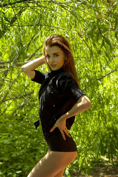 kameraya poz siyah gövde seksi ince Bayan