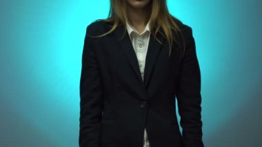 iş Bayan bir diyagram azalır çizer