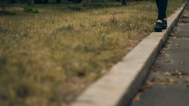 sınır siyah yürüyen genç kız