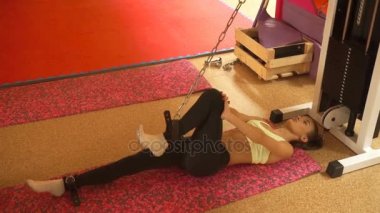 spor salonu zemin üzerinde pratik ince spor kadın