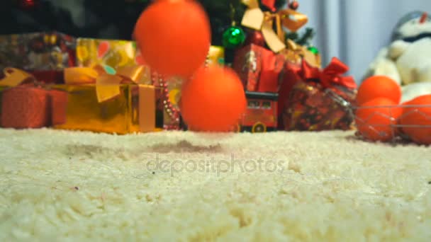 Mandarinele cad pe podea — Videoclip de stoc