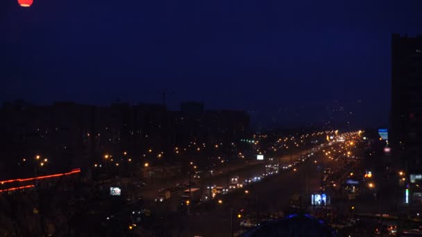 时差夜城市与汽车和房子 — 图库视频影像