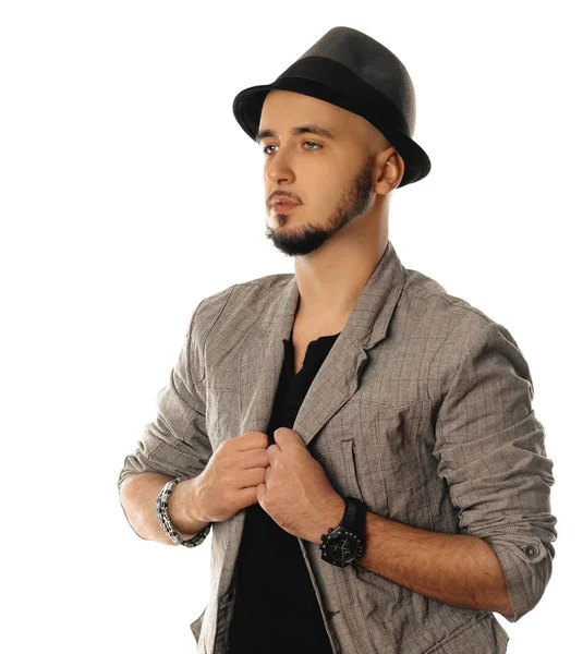 Guapo joven con sombrero y chaqueta — Foto de Stock