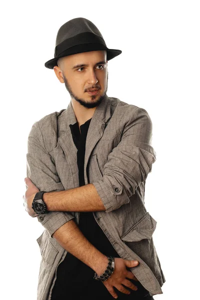 Retrato de joven guapo sin afeitar hombre en sombrero y chaqueta lookin —  Fotos de Stock