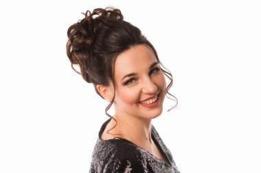 Güzel saç modeli ile büyüleyici yetişkin esmer 