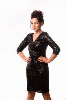 Güzel saç modeli ile büyüleyici yetişkin esmer 