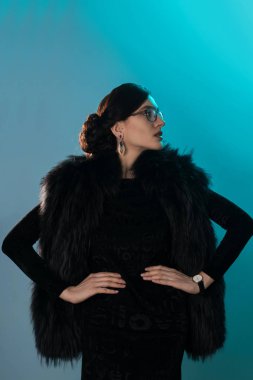 Güzellik Studio kısa saçlı genç kız