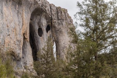 Kireç taşı gibi inanılmaz bir hayalet.