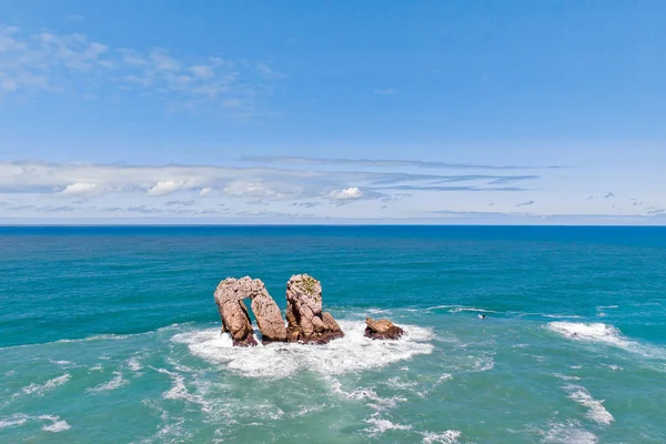 海の孤独な岩の形成 — ストック写真
