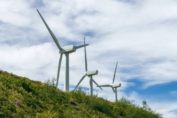 Wind turbines and a cloudy sky — Stock Photo, Image