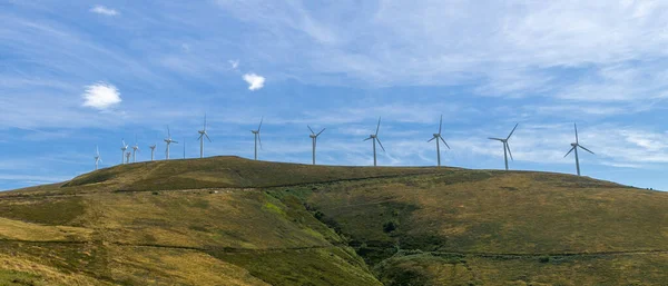 Wind turbines in the horizon — Stock Photo, Image