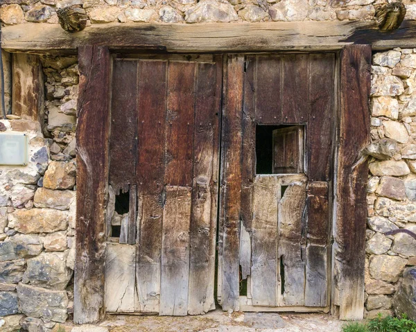 Дуже старі дерев'яні двері — стокове фото