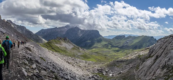 Дивовижна долина і панорама гір — стокове фото