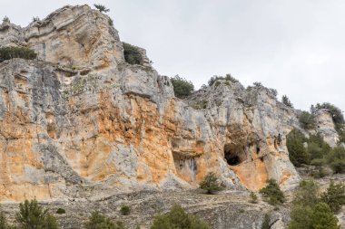 Mağaralı kireçtaşı duvarlar