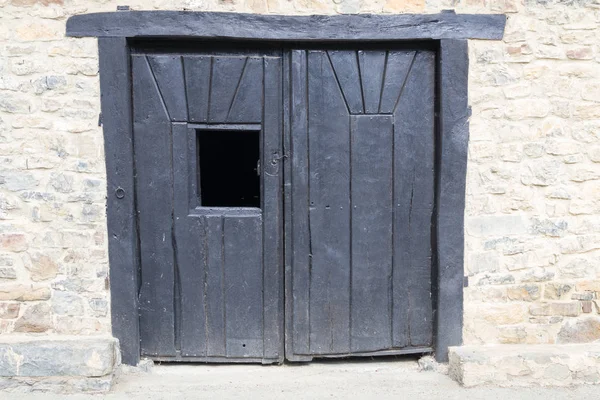 Μαύρη παλιά σταθερή πόρτα — Φωτογραφία Αρχείου