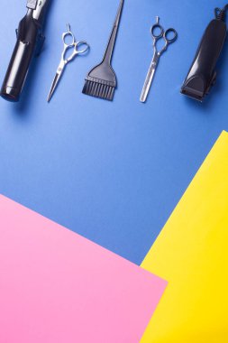 Berber saç kesimleri, kuaförler, afişler, el ilanları... Moda, profesyonel kuaför aletlerinden esinlenilmiş el ilanları.