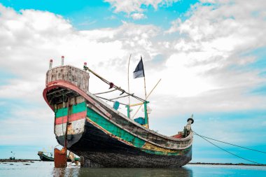 St. Martins Adası, Bangladeş 'te bir sahilde dinleniyor.