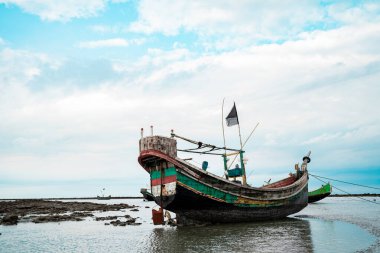 St. Martins Adası, Bangladeş 'te bir sahilde dinleniyor.