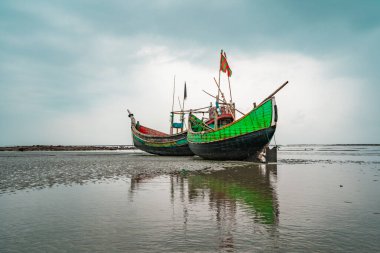 St. Martins Adası, Bangladeş 'te bir sahilde dinleniyor.