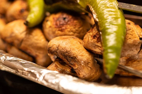 Fried mushrooms mushrooms closeup. Green pepper. — Stock Photo, Image